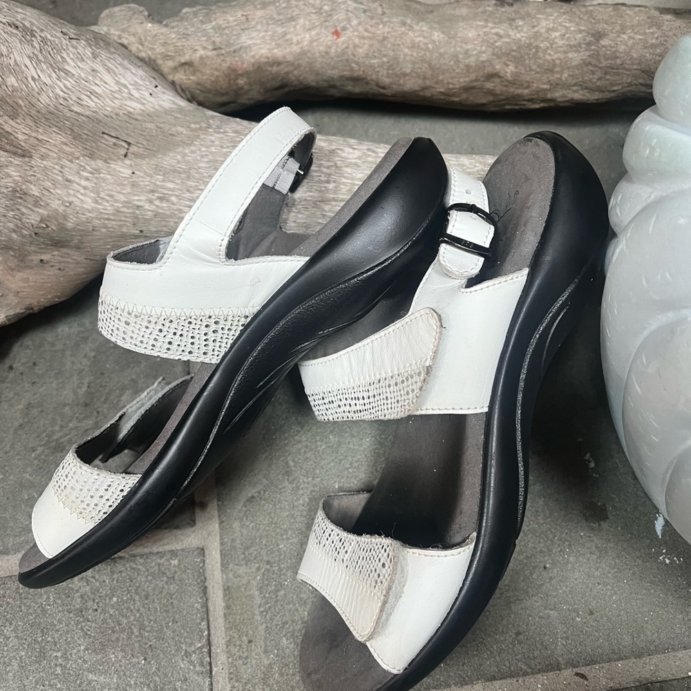 SAS Nudu Women's White Sandals size 6.5